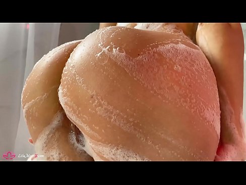 ❤️ 布鲁内特在淋浴时用振动器自慰阴部达到强烈的高潮 ☑ Anal video ❌️